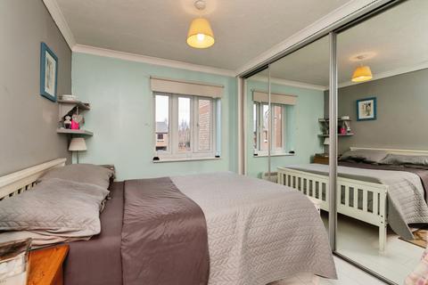 2 bedroom flat for sale, Chalk Court, Jetty Walk, Grays, Essex, RM17