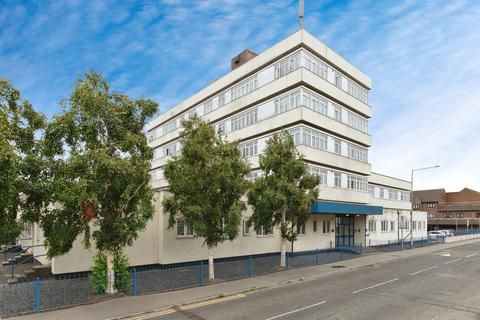 1 bedroom flat for sale - Dock Road, Tilbury, Essex, RM18