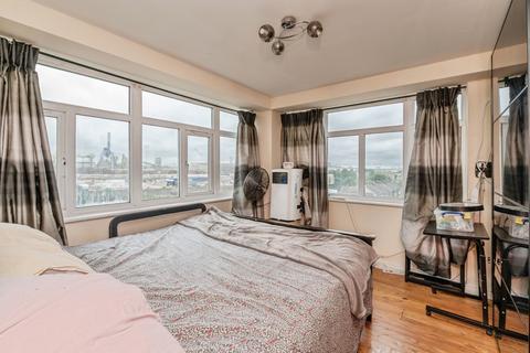 1 bedroom flat for sale, Dock Road, Tilbury, Essex, RM18