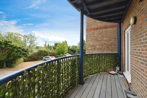 2 bedroom flat for sale, Anchor Court, Argent Street, Grays, Essex, RM17