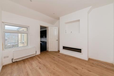 2 bedroom maisonette for sale, College Road, Grays, Essex, RM17