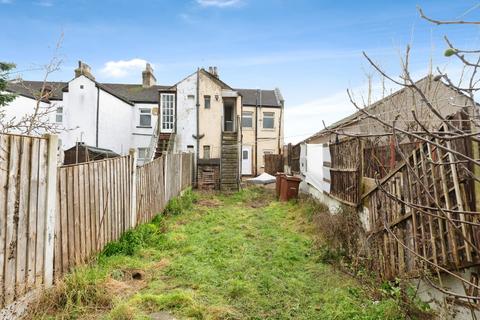 2 bedroom maisonette for sale, College Road, Grays, Essex, RM17