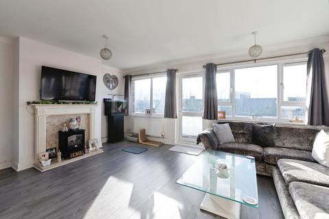 3 bedroom flat for sale, Dock Road, Tilbury, Essex, RM18
