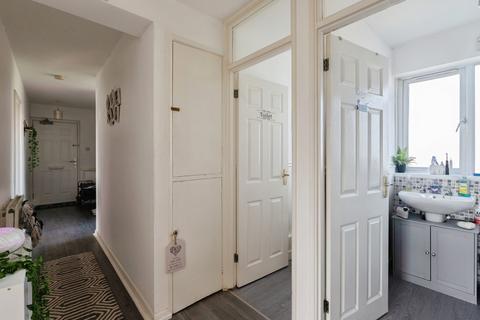 3 bedroom flat for sale, Dock Road, Tilbury, Essex, RM18