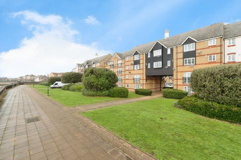2 bedroom flat for sale, Lewes Close, Grays, Essex, RM17