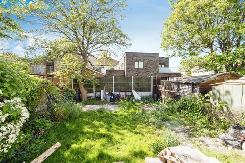 undefined, Matlock Gardens, Hornchurch, RM12