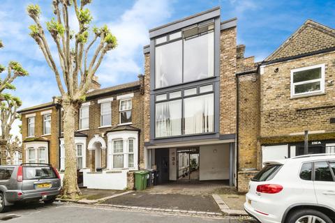 2 bedroom terraced house for sale, Steele Road, London, E11