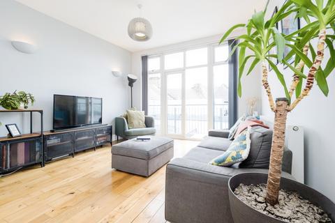 2 bedroom terraced house for sale, Steele Road, London, E11