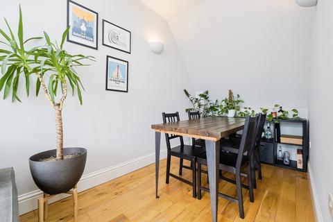 2 bedroom terraced house for sale, Steele Road, London, E11