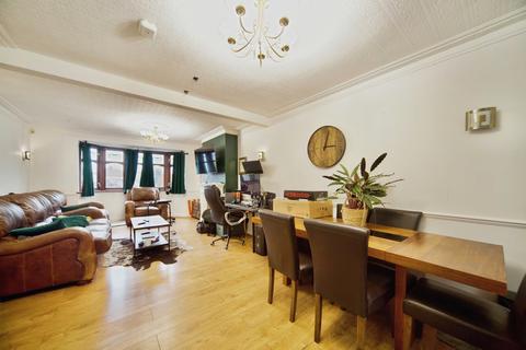 3 bedroom semi-detached house for sale, Priory Avenue, London, E4