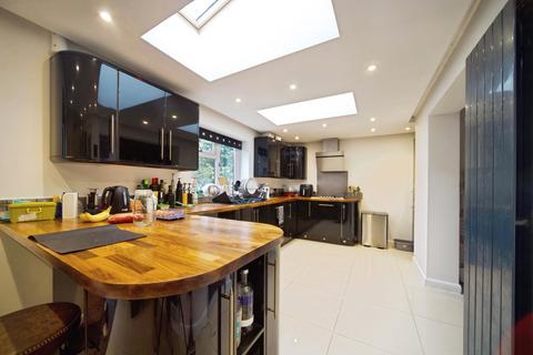 3 bedroom semi-detached house for sale, Priory Avenue, London, E4