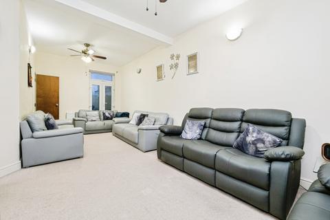 undefined, Knotts Green Road, London, E10