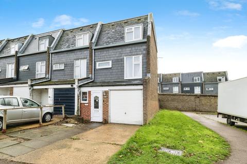 3 bedroom house for sale, Saladin Drive, PURFLEET-ON-THAMES, Essex, RM19