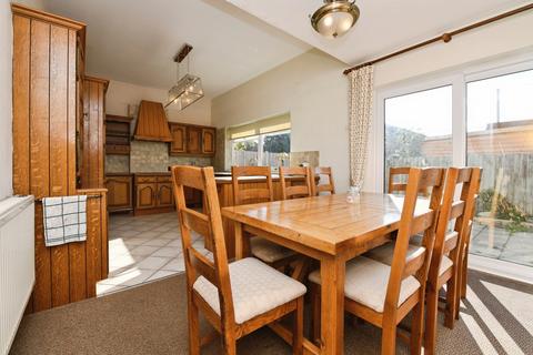 5 bedroom detached house for sale, Beveland Road, Canvey Island, Essex, SS8