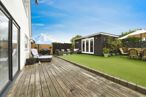 undefined, Warwick Gardens, Rayleigh, Essex, SS6