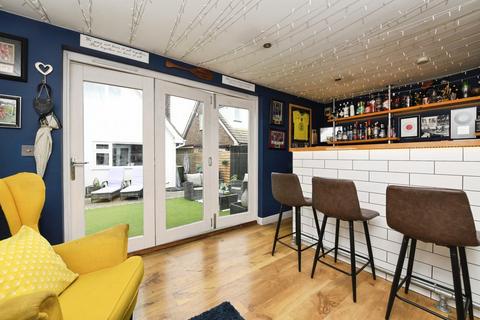 undefined, Warwick Gardens, Rayleigh, Essex, SS6