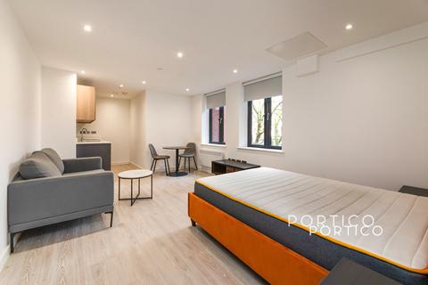 Studio to rent, Romford Road, London, E15