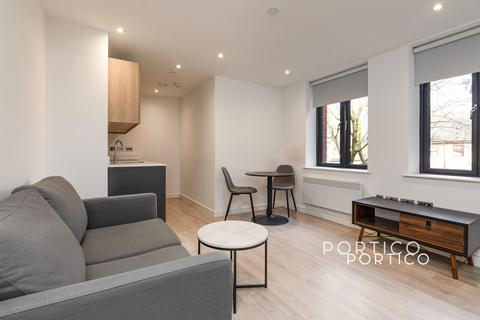 Studio to rent, Romford Road, London, E15