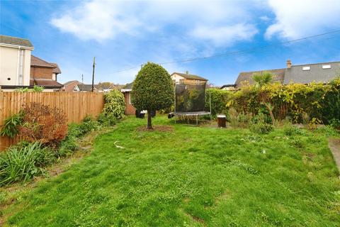 4 bedroom bungalow for sale, Beverley Avenue, CANVEY ISLAND, Essex, SS8