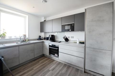 2 bedroom flat for sale, Fairmont Road, RAINHAM, Essex, RM13