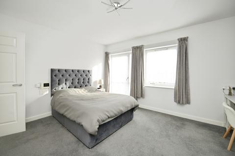 1 bedroom flat for sale, Sunflower Court, Lower Mardyke Avenue, Rainham, Greater London, RM13