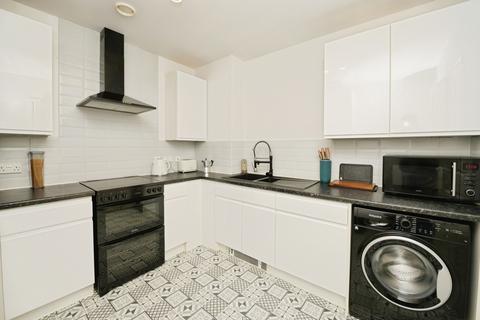1 bedroom flat for sale, Sunflower Court, Lower Mardyke Avenue, Rainham, Greater London, RM13
