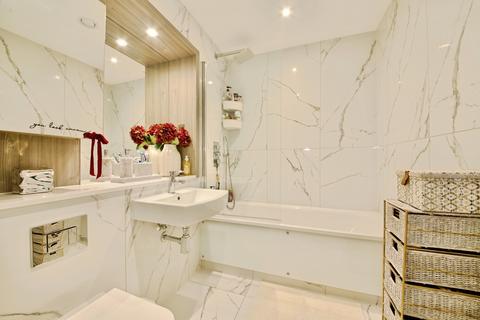 1 bedroom flat for sale, South Street, Romford, RM1