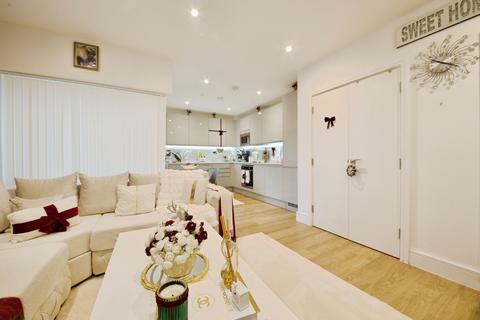 1 bedroom flat for sale, South Street, Romford, RM1