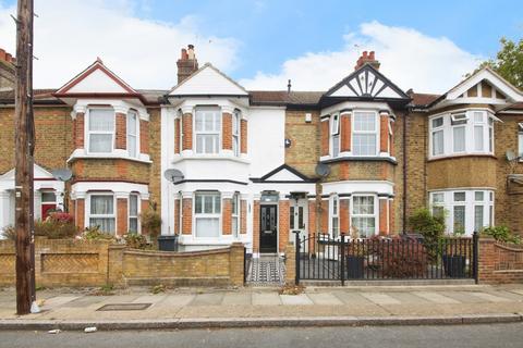 3 bedroom terraced house for sale, Oak Street, Romford, RM7