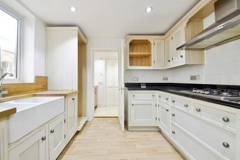 3 bedroom terraced house for sale, Oak Street, Romford, RM7