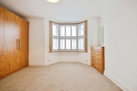 3 bedroom terraced house for sale, Oak Street, Romford, RM7
