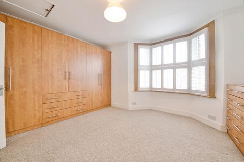 3 bedroom terraced house for sale, Oak Street, Romford, RM7