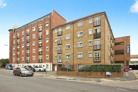 1 bedroom flat for sale, Market Link, ROMFORD, Essex, RM1