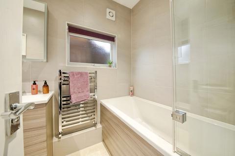 1 bedroom flat for sale, North Street, ROMFORD, Essex, RM1