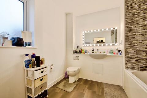 1 bedroom flat for sale, Royal Anglian Way, Dagenham, RM8