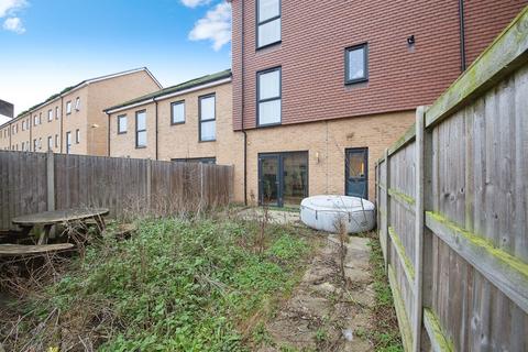 1 bedroom flat for sale, Royal Anglian Way, Dagenham, RM8