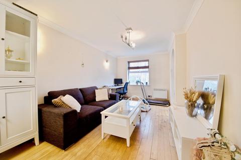 1 bedroom flat for sale, Milton Court, Cross Road, Chadwell Heath, Romford, RM6