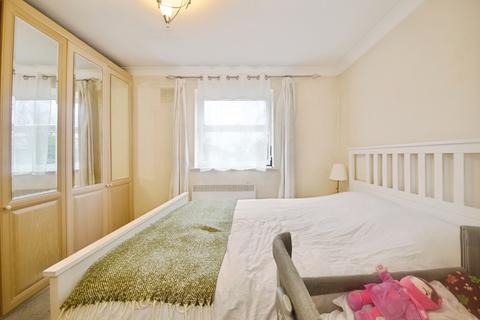 1 bedroom flat for sale, Milton Court, Cross Road, Chadwell Heath, Romford, RM6