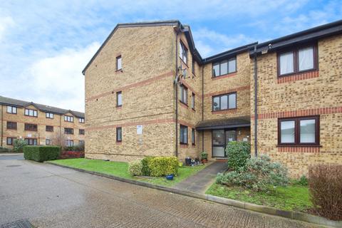 1 bedroom flat for sale, Vignoles Road, Romford, RM7
