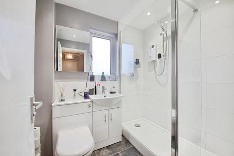 1 bedroom flat for sale, Vignoles Road, Romford, RM7