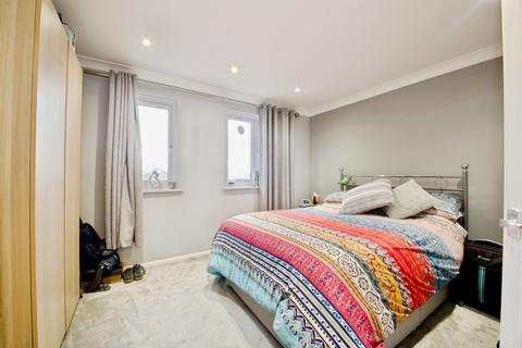 1 bedroom flat for sale, Vignoles Road, Romford, RM7