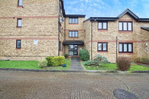 1 bedroom flat for sale, Vignoles Road, Romford, RM7