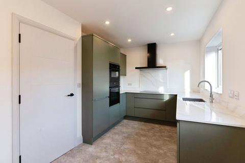 3 bedroom semi-detached house for sale, Cranleigh Drive, Leigh-on-Sea, Essex, SS9