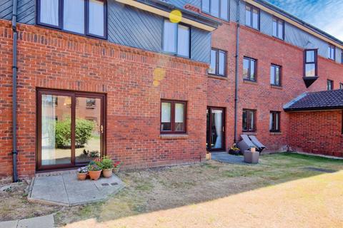 1 bedroom flat for sale, Imperial Avenue, WESTCLIFF-ON-SEA, Essex, SS0