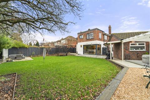 4 bedroom detached house for sale, Greenway Close, Sale