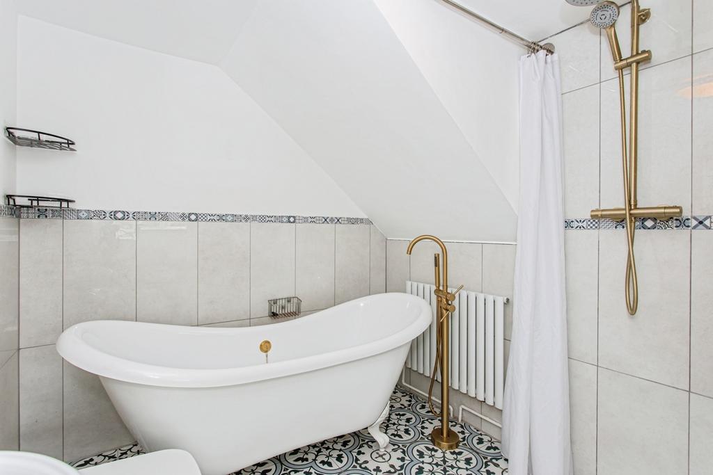 Bath/Shower Room