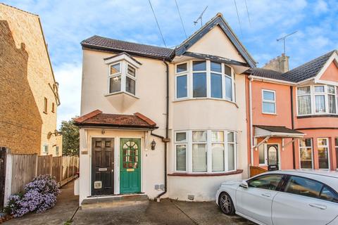 1 bedroom flat for sale, Southsea Avenue, LEIGH-ON-SEA, Essex, SS9