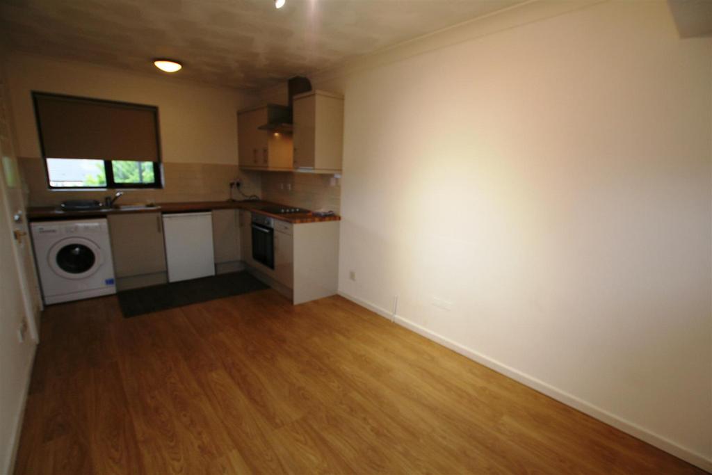Bictonave,30kitchenlounge.JPG