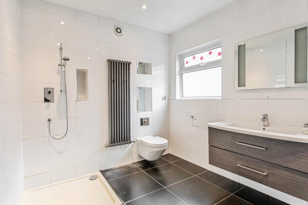 Bath/Shower Room