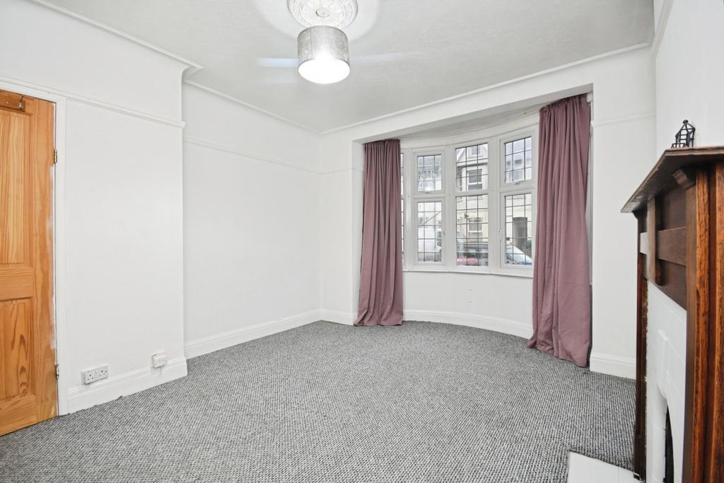 Lounge or Bedroom